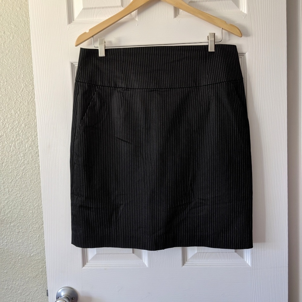 Banana Republic Pin Stripe Skirt w/ Pockets!